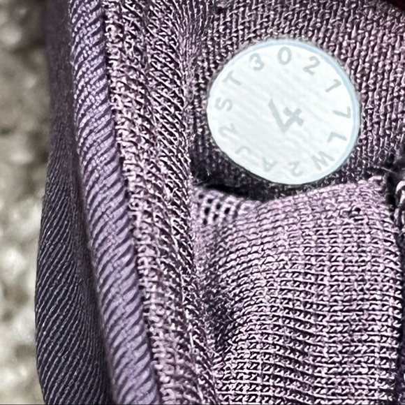 Lululemon Pushing Limits Bra - Picture 4 of 4